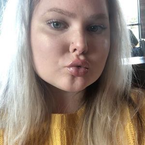 Meet your Posher, Abbey